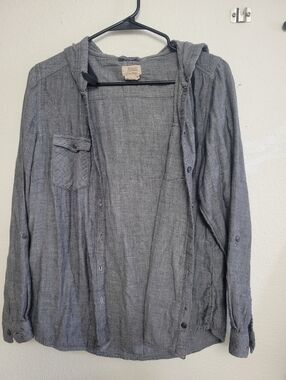 Womens medium gray Boston Traders button up long sleeve